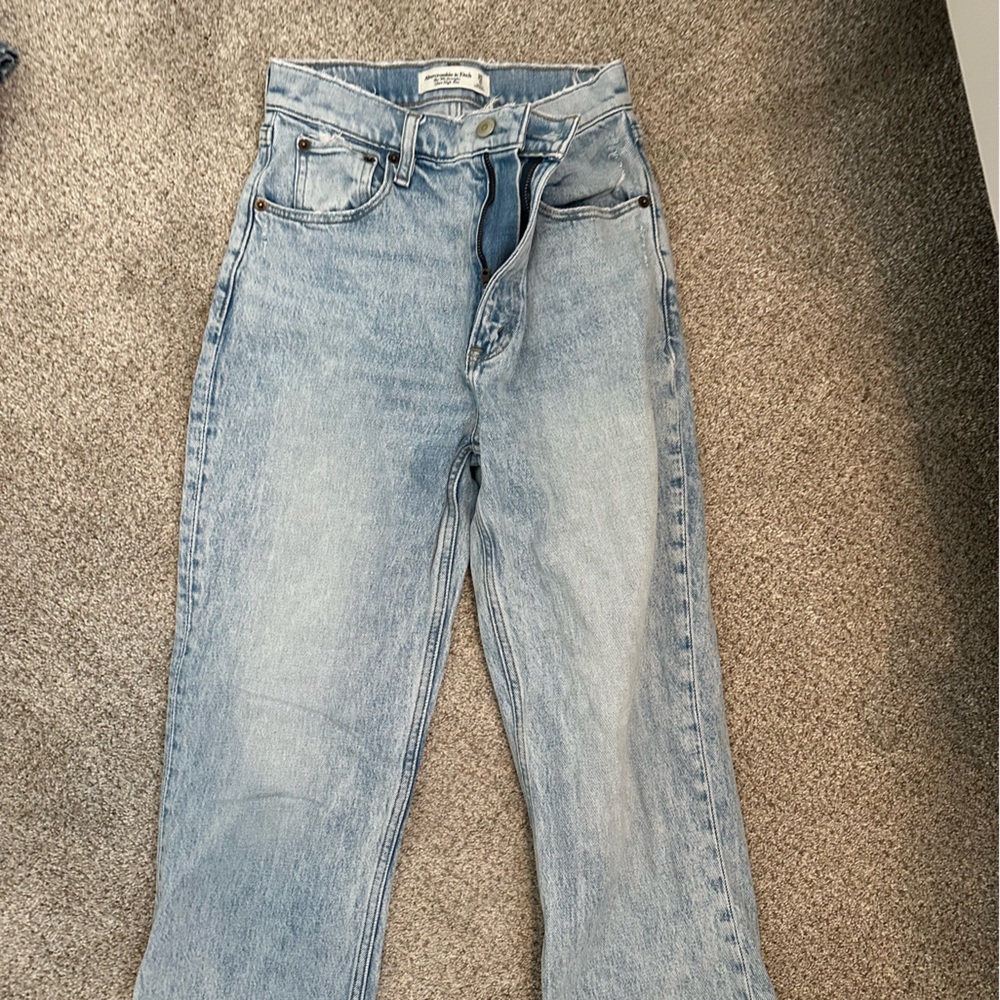 Abercrombie high rise 90’s straight Jean